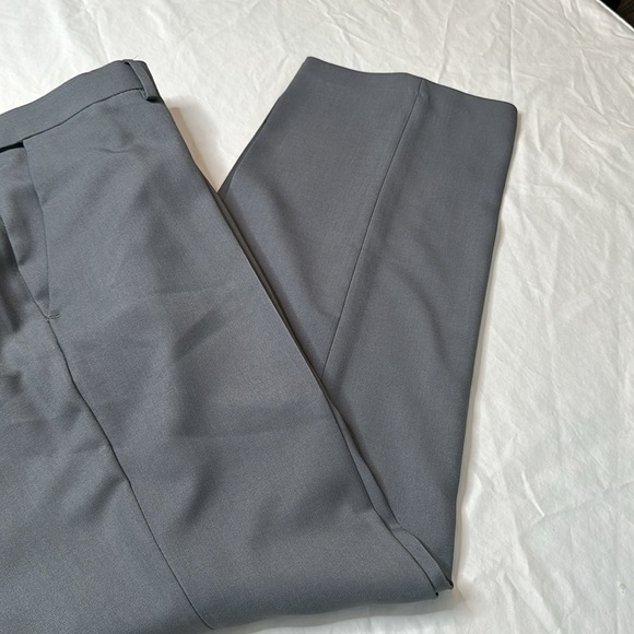 Haggar Men’s classic fit premium comfort dress pants in grey. GREAT CONDITION. - Picture 3 of 8